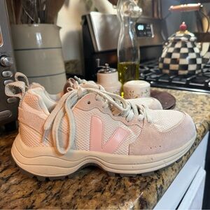 Veja size 8